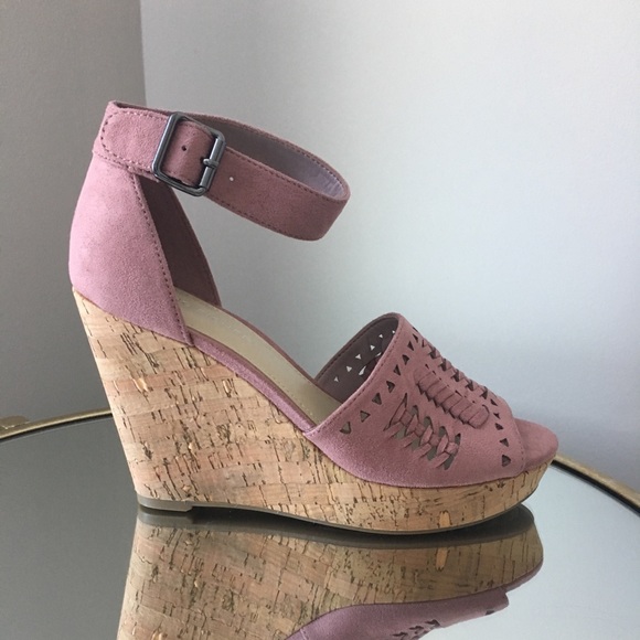 Marc Fisher Wedges - Picture 2 of 4